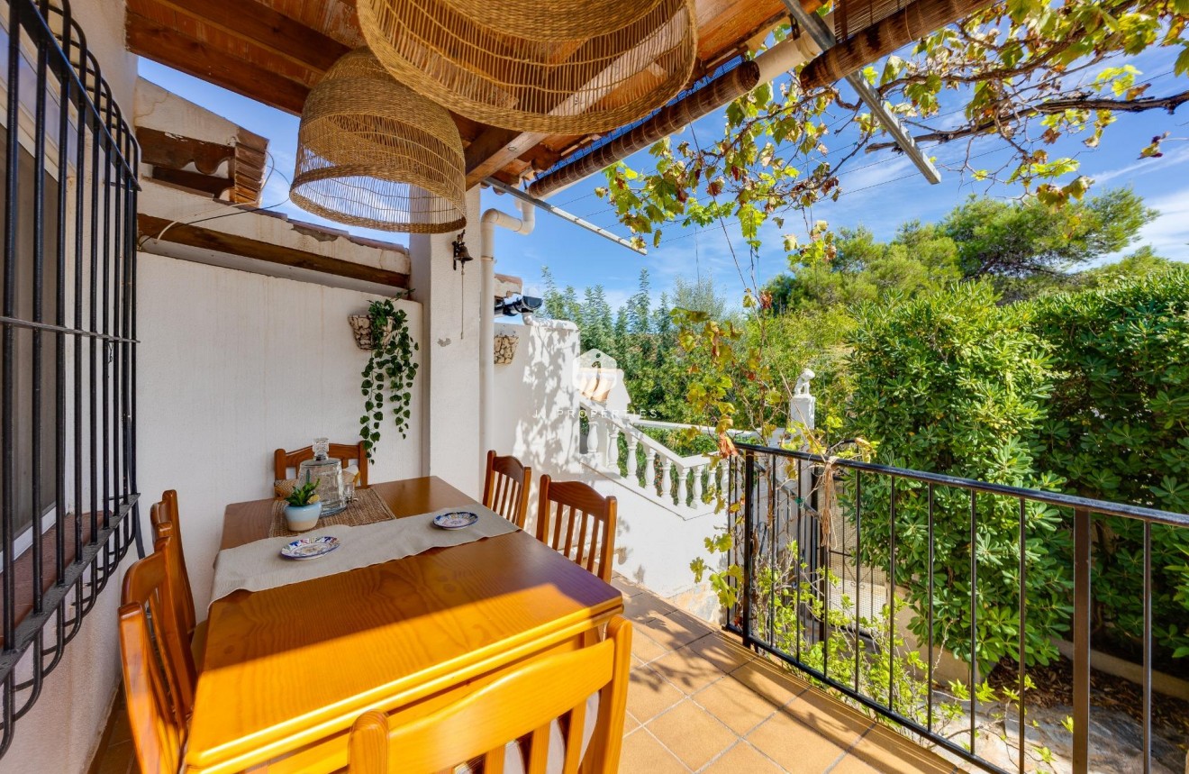 Z drugiej ręki - Bungalow -
Torrevieja - Los Balcones