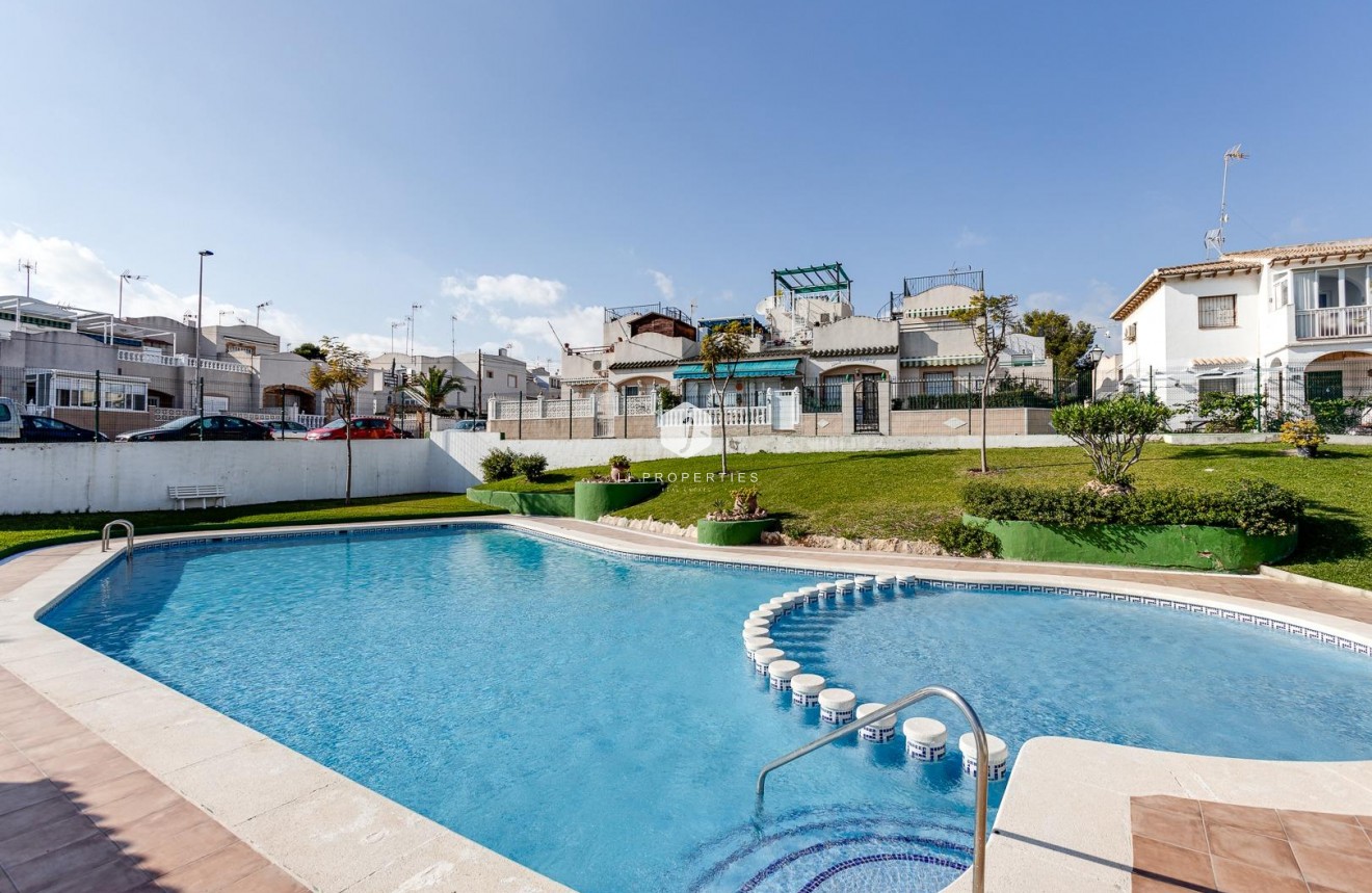 Z drugiej ręki - Bungalow -
Torrevieja - Los Balcones