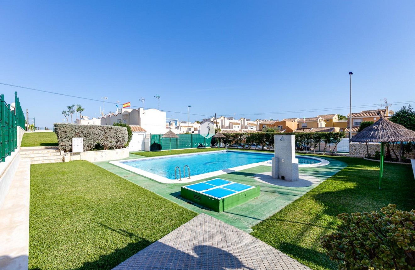 Z drugiej ręki - Bungalow -
Torrevieja - Los Balcones