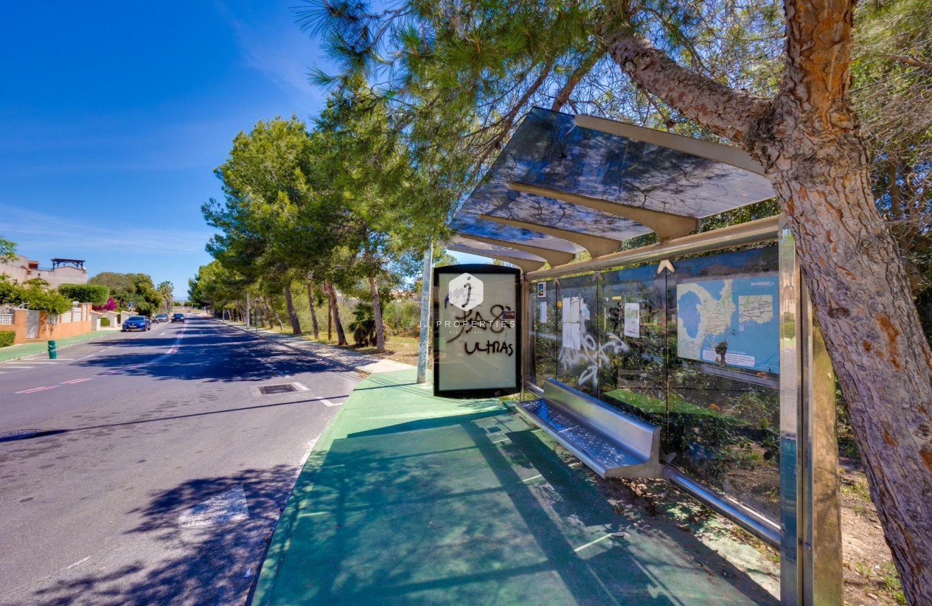 Z drugiej ręki - Bungalow -
Torrevieja - Los Balcones
