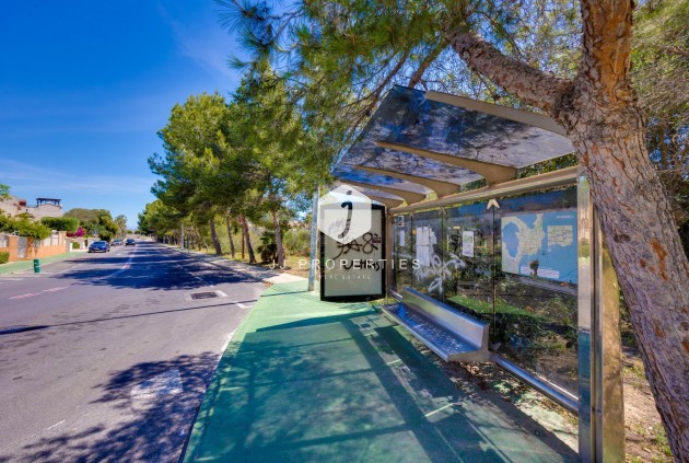 Z drugiej ręki - Bungalow -
Torrevieja - Los Balcones