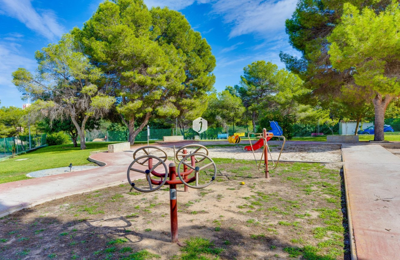 Z drugiej ręki - Bungalow -
Torrevieja - Los Balcones