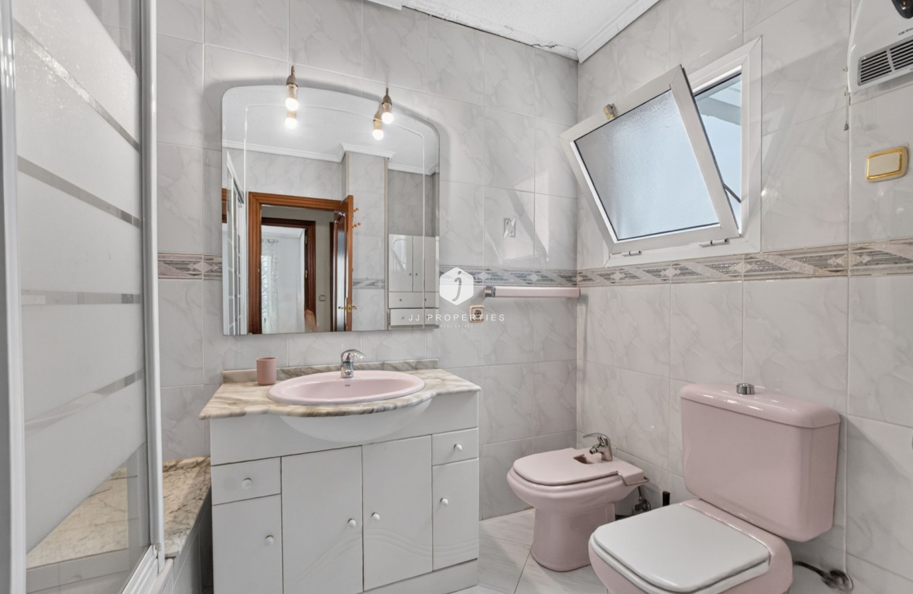 Resale - Apartment / flat -
Centro Torrevieja