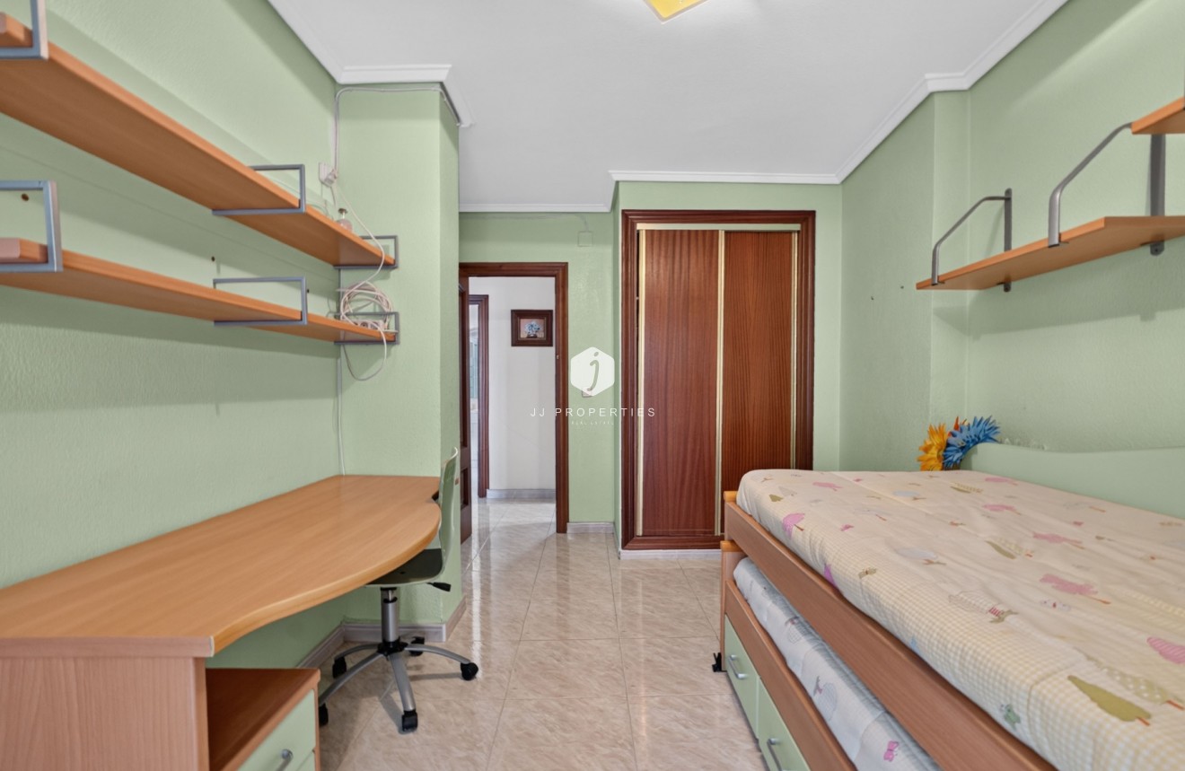 Resale - Apartment / flat -
Centro Torrevieja