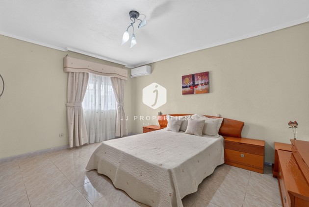 Resale - Apartment / flat -
Centro Torrevieja