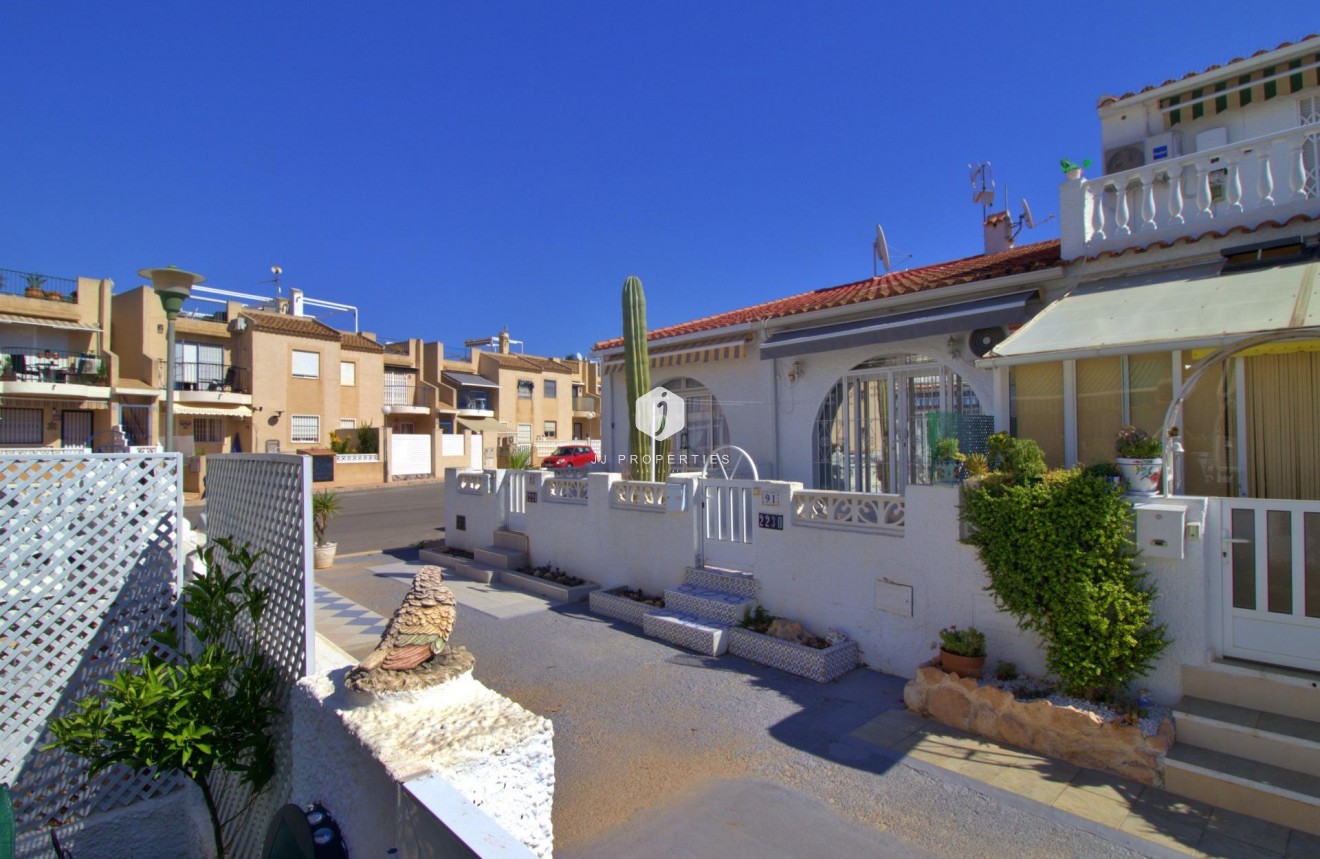 Resale - Chalet -
Torrevieja - San luis