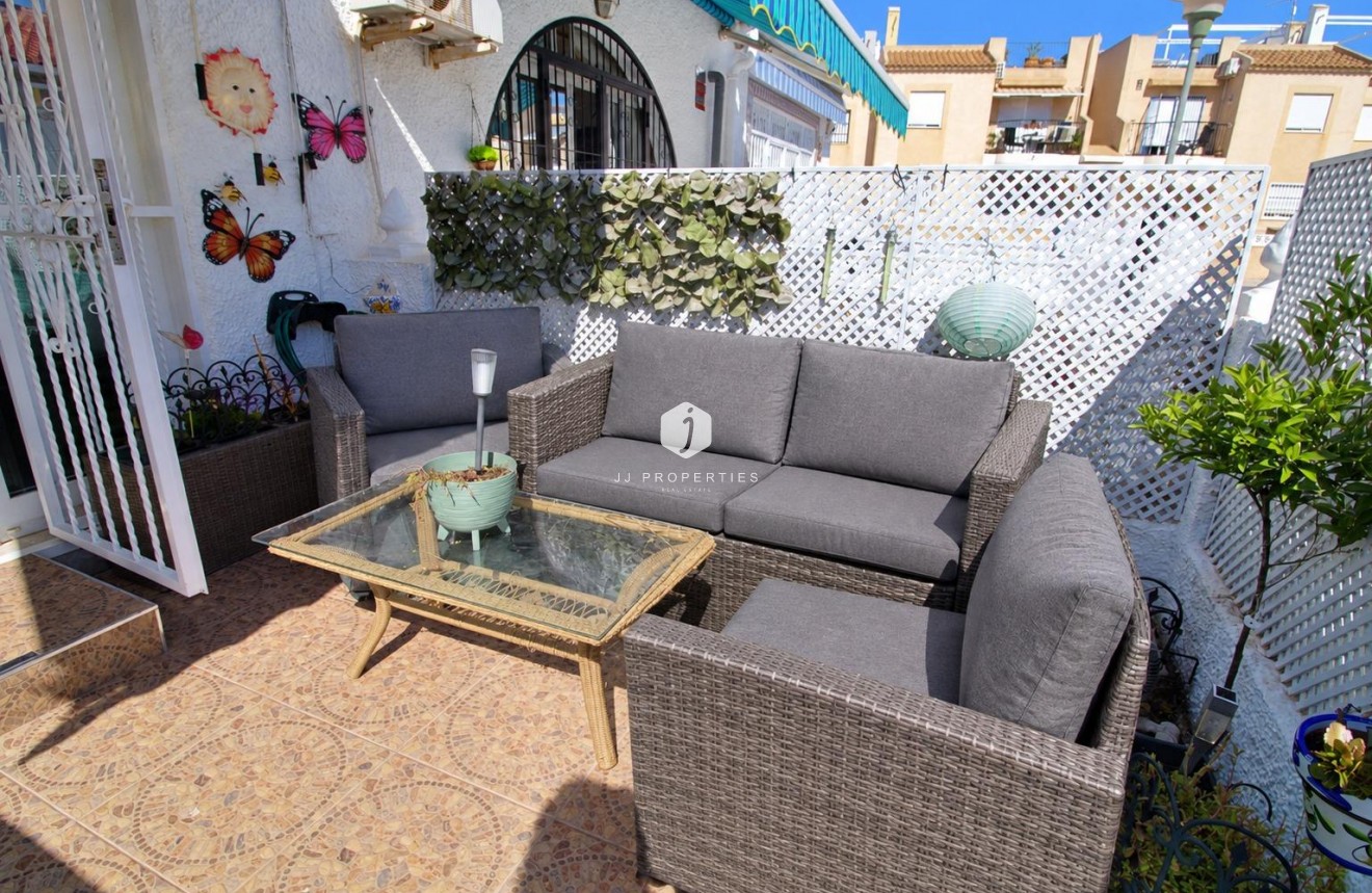 Resale - Chalet -
Torrevieja - San luis