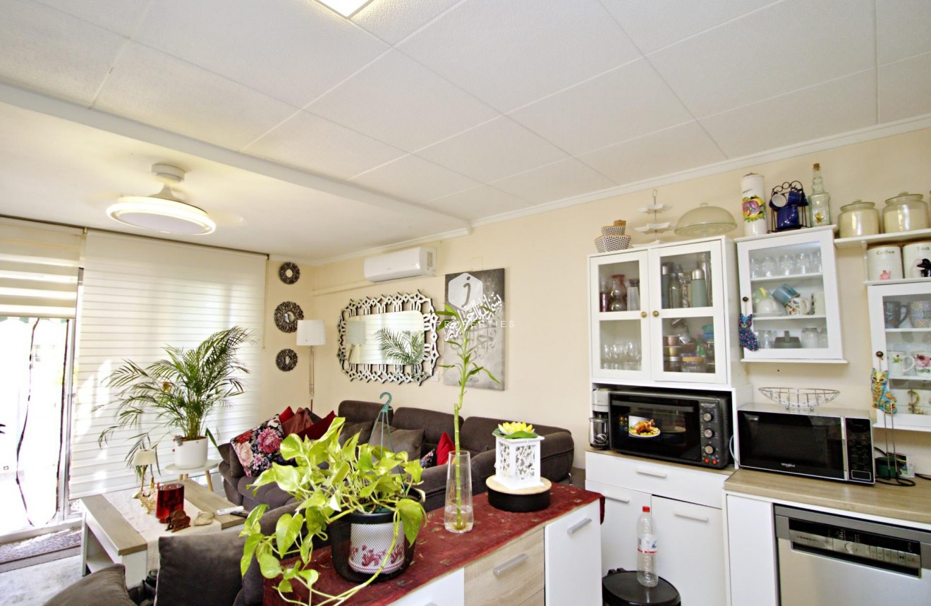 Resale - Chalet -
Torrevieja - San luis