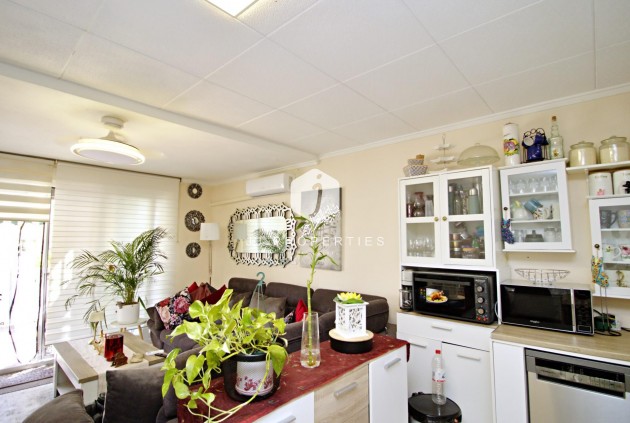 Resale - Chalet -
Torrevieja - San luis