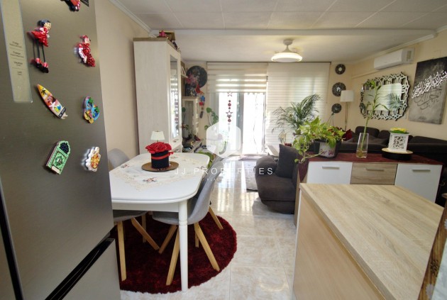 Resale - Chalet -
Torrevieja - San luis