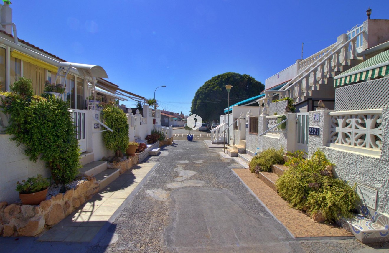 Resale - Chalet -
Torrevieja - San luis