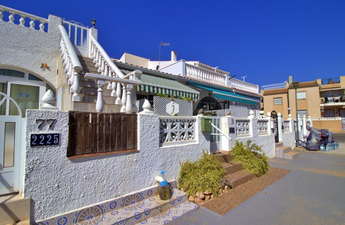 Resale - Chalet -
Torrevieja - San luis