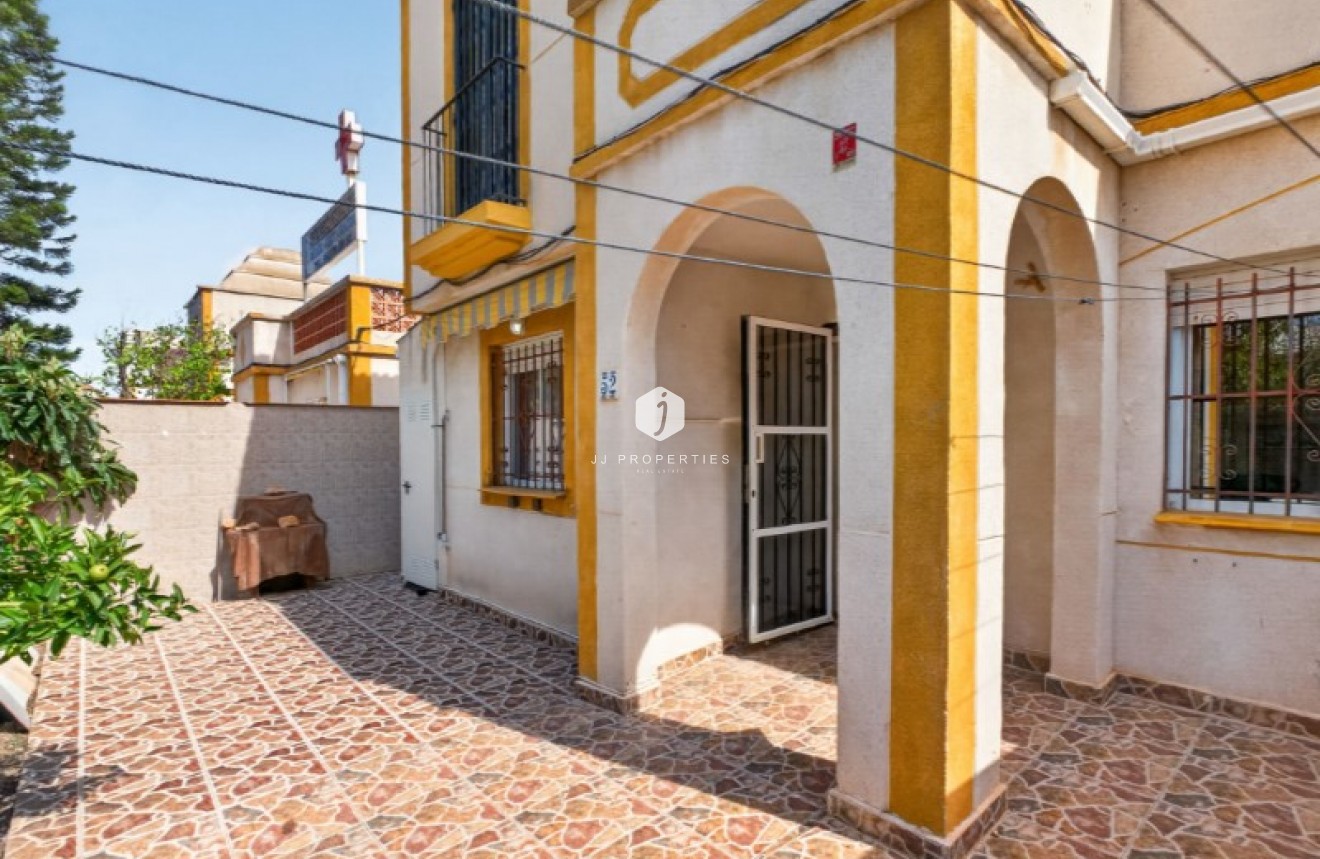 Resale - Chalet -
Torrevieja - Costa Blanca