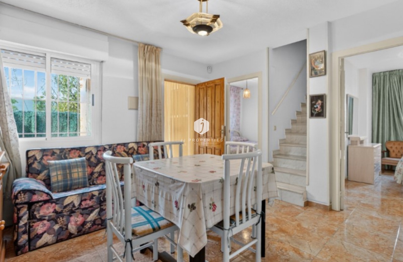 Resale - Chalet -
Torrevieja - Costa Blanca
