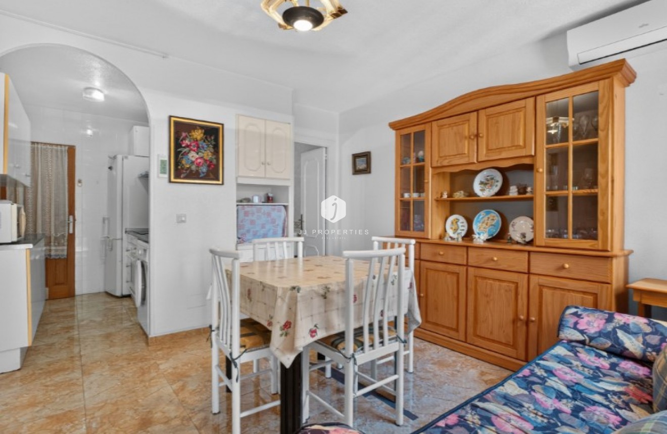 Resale - Chalet -
Torrevieja - Costa Blanca
