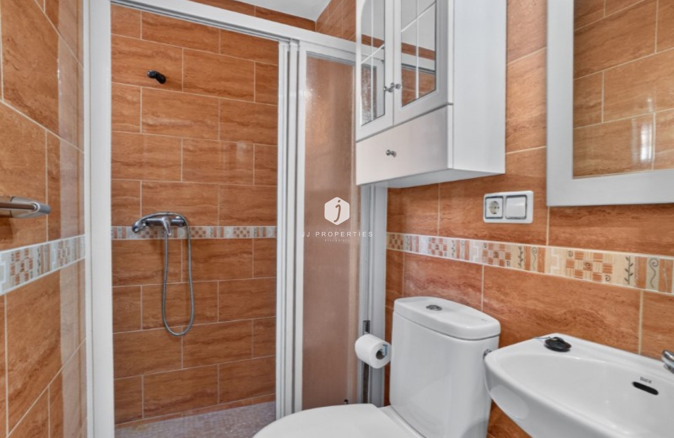 Resale - Chalet -
Torrevieja - Costa Blanca
