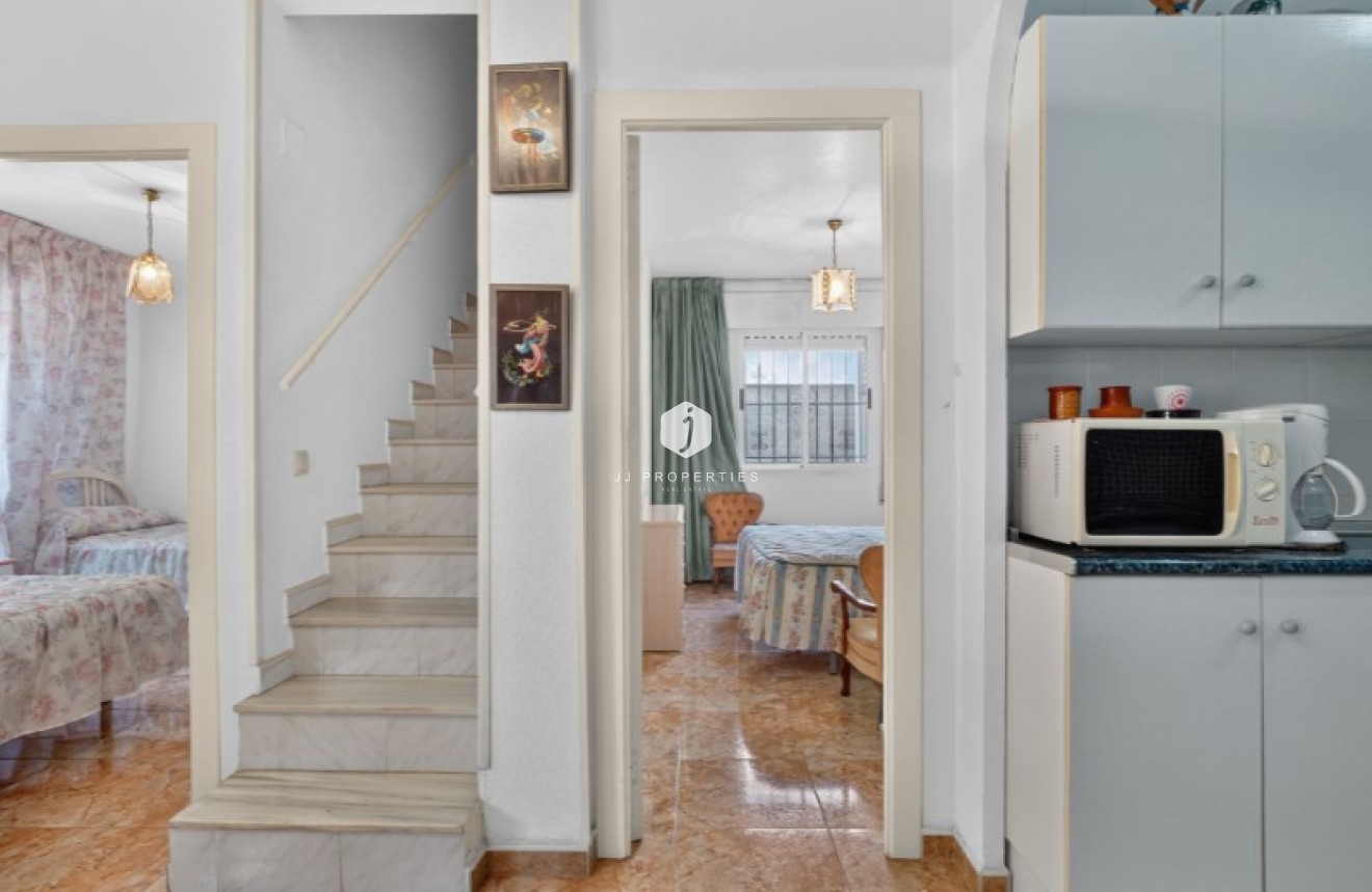 Resale - Chalet -
Torrevieja - Costa Blanca