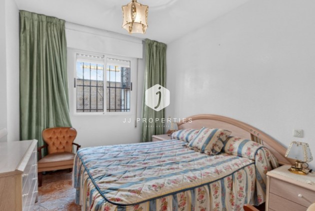 Resale - Chalet -
Torrevieja - Costa Blanca