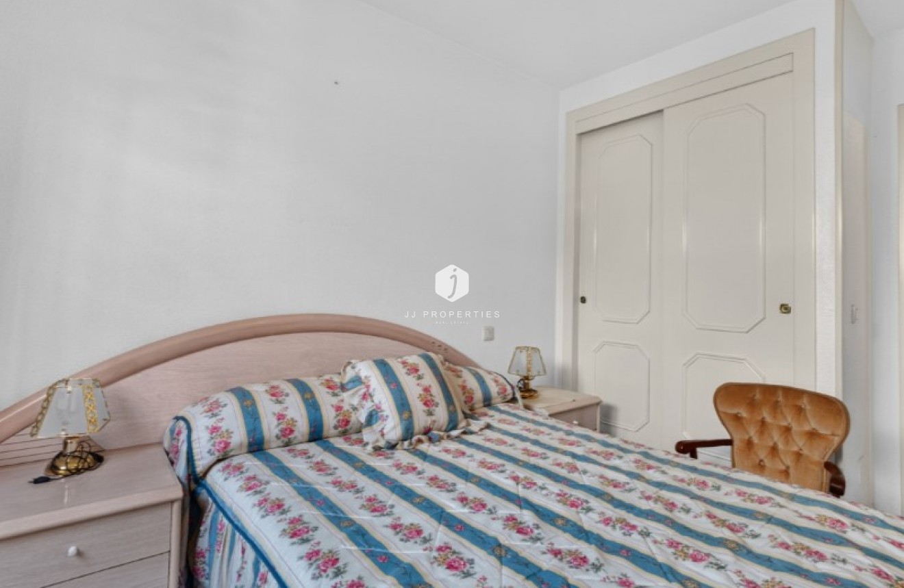 Resale - Chalet -
Torrevieja - Costa Blanca