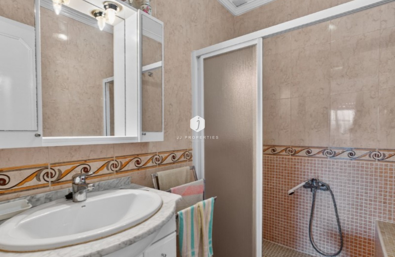 Resale - Chalet -
Torrevieja - Costa Blanca