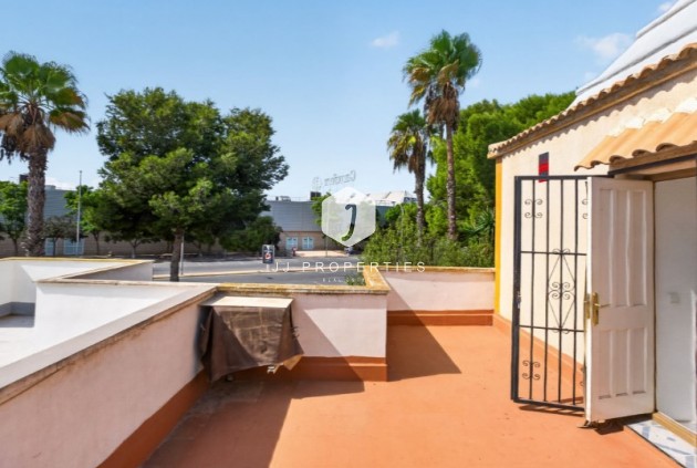 Resale - Chalet -
Torrevieja - Costa Blanca