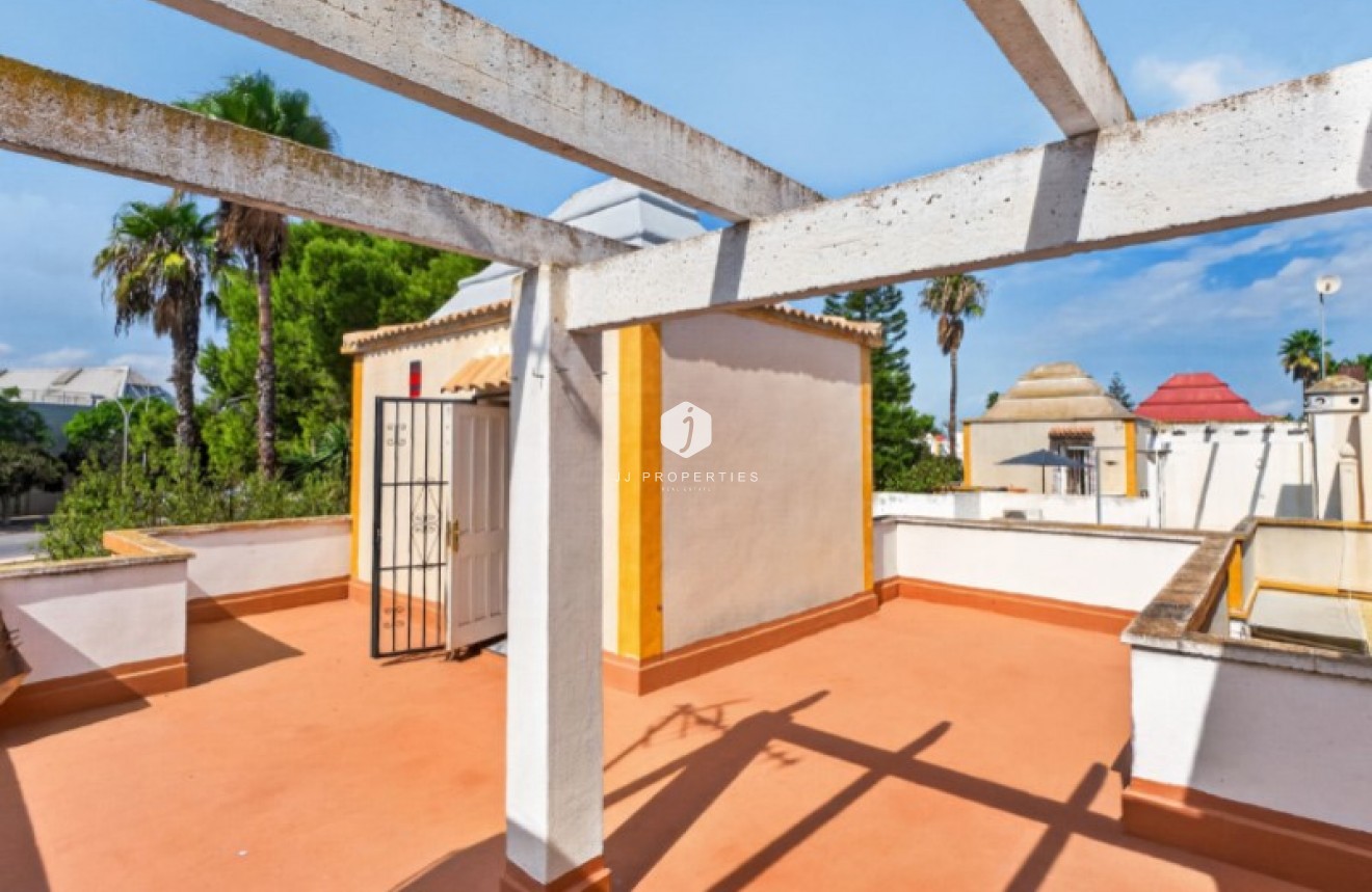 Resale - Chalet -
Torrevieja - Costa Blanca