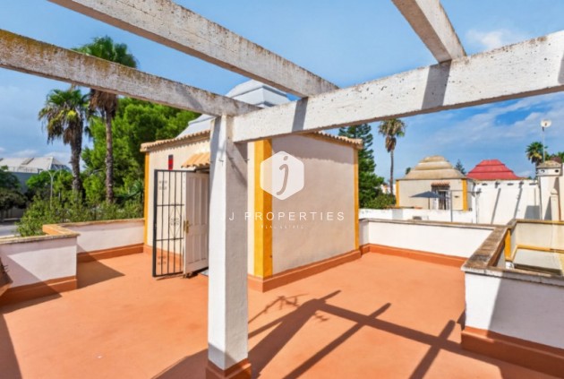 Resale - Chalet -
Torrevieja - Costa Blanca
