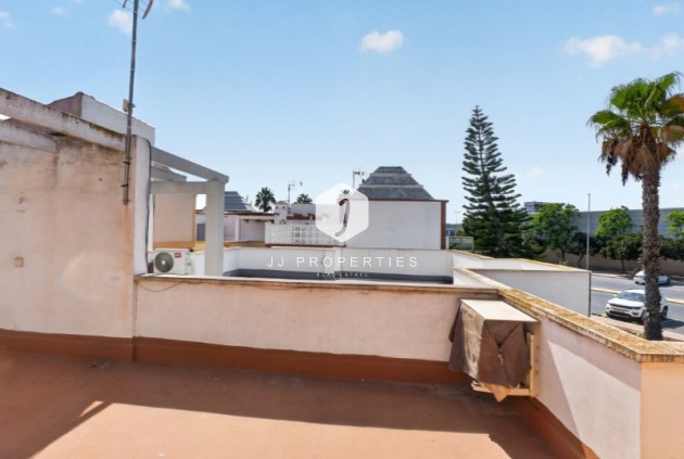 Resale - Chalet -
Torrevieja - Costa Blanca