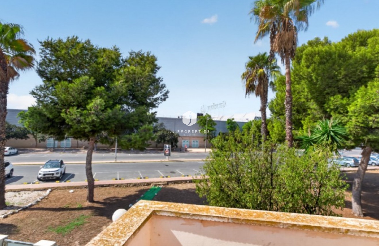 Resale - Chalet -
Torrevieja - Costa Blanca