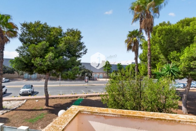 Resale - Chalet -
Torrevieja - Costa Blanca