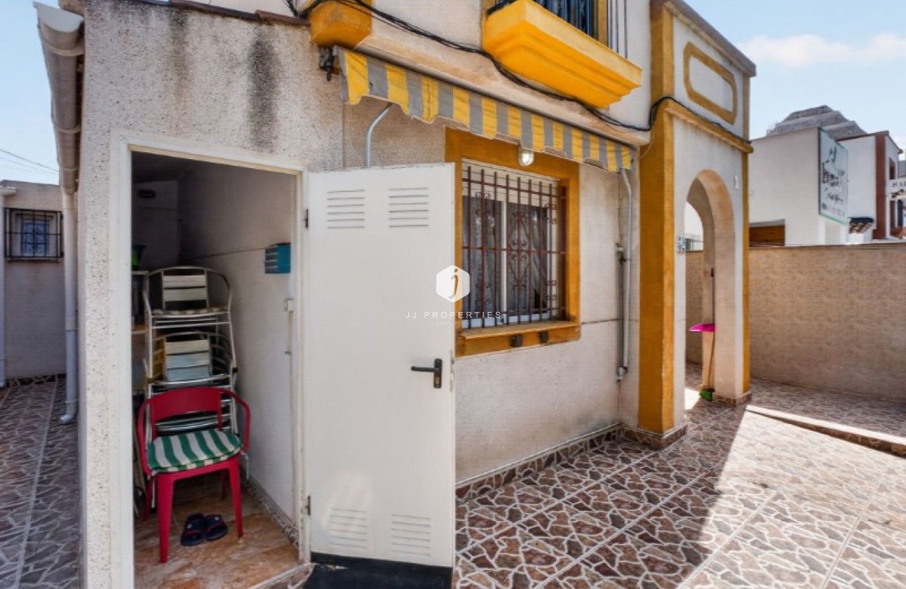 Resale - Chalet -
Torrevieja - Costa Blanca