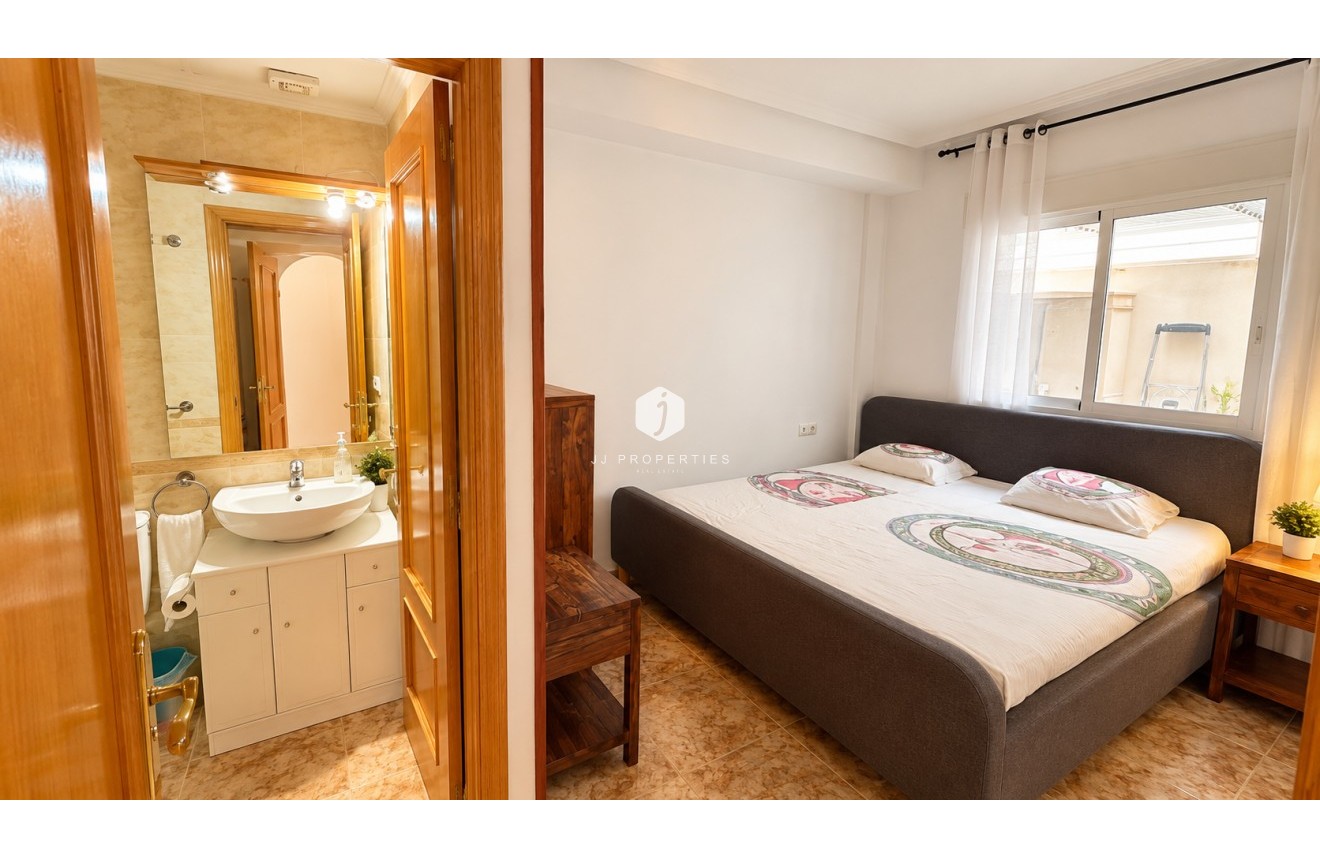 Resale - Bungalow -
Punta Prima - Costa Blanca