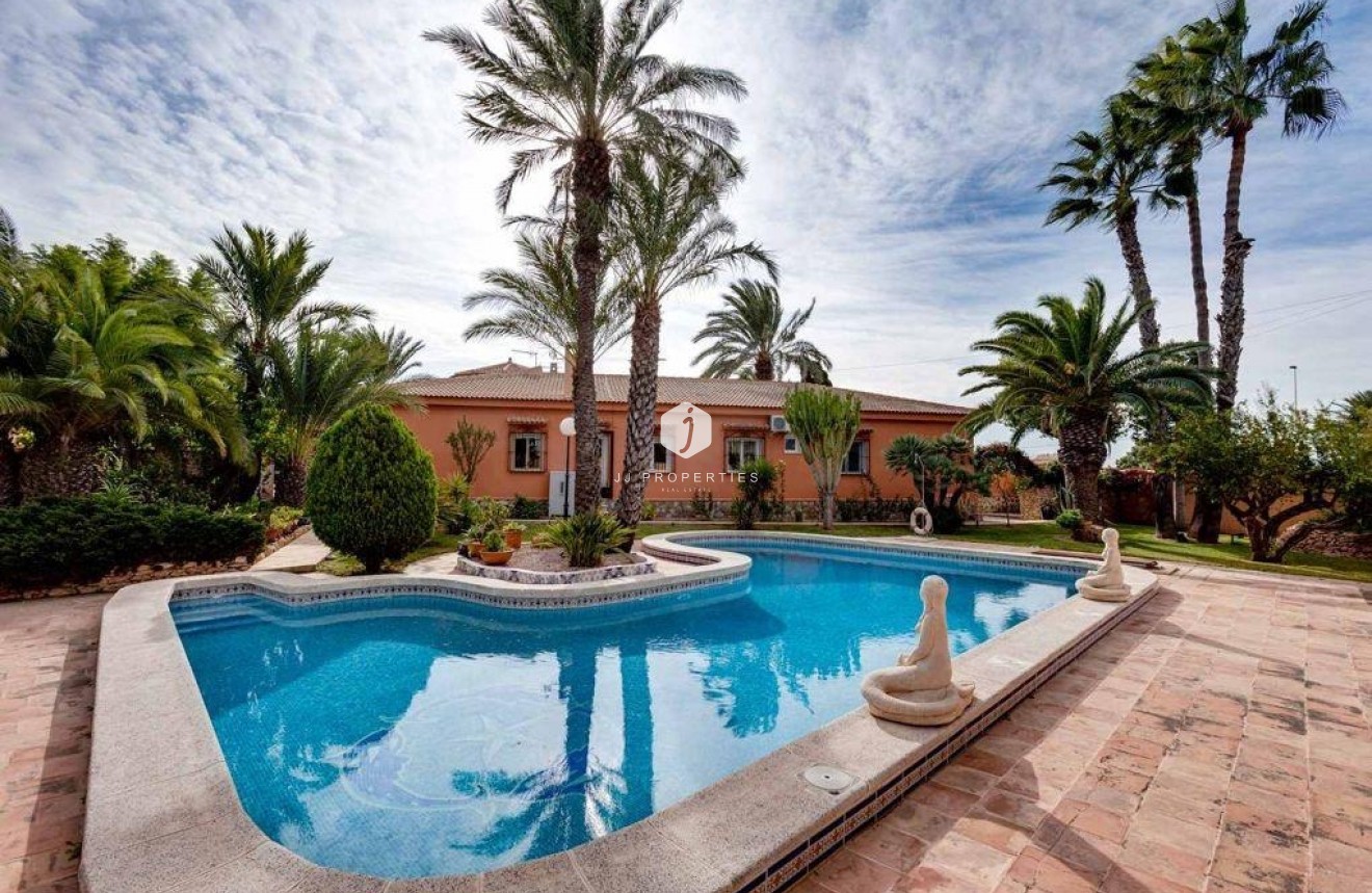 Resale - Villa -
Torrevieja - El chaparral
