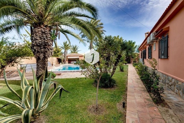 Resale - Villa -
Torrevieja - El chaparral