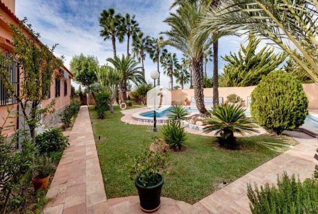 Resale - Villa -
Torrevieja - El chaparral