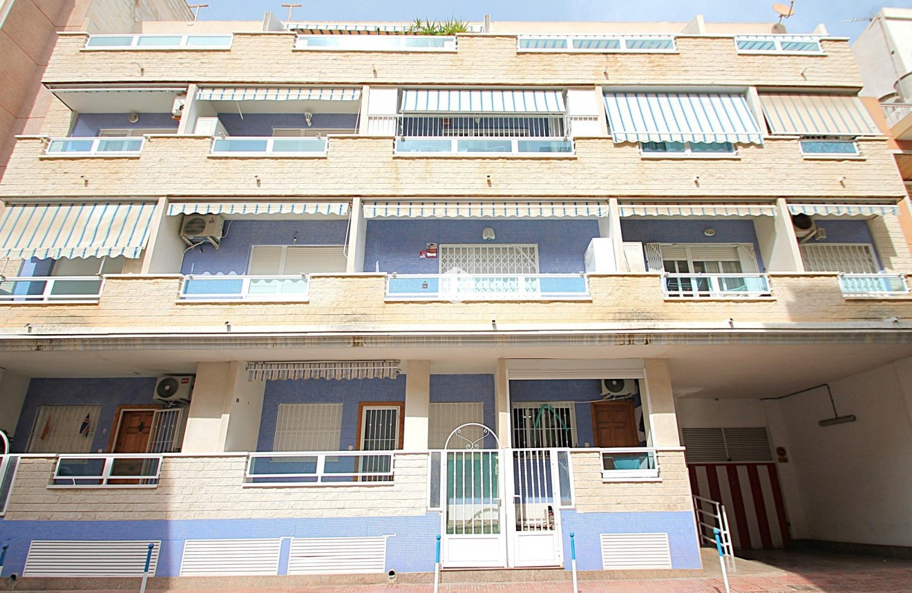Resale - Apartment / flat -
Torrevieja - Las Piscinas Naturales