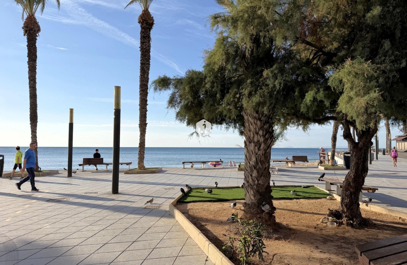 Resale - Apartment / flat -
Torrevieja - Las Piscinas Naturales