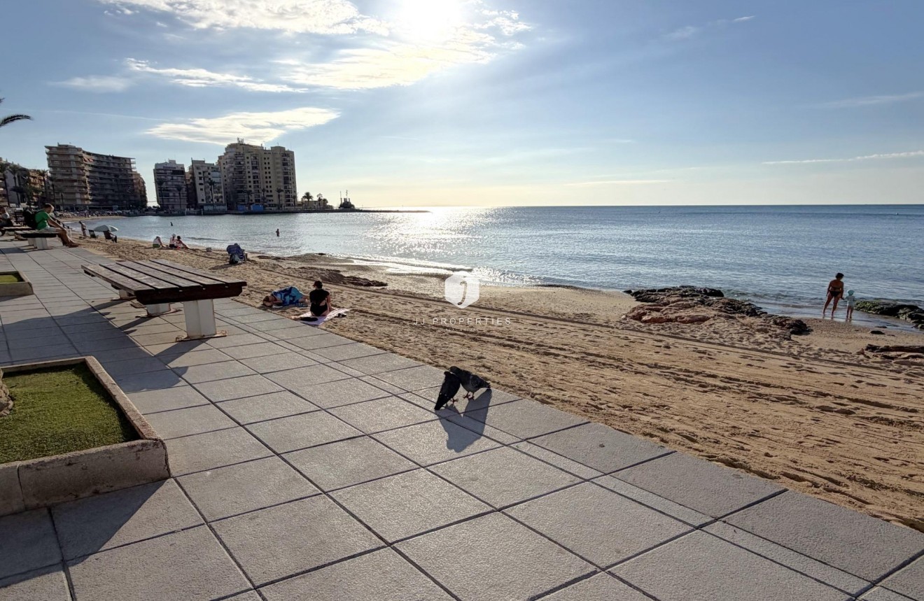 Resale - Apartment / flat -
Torrevieja - Las Piscinas Naturales