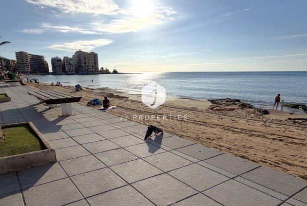 Resale - Apartment / flat -
Torrevieja - Las Piscinas Naturales