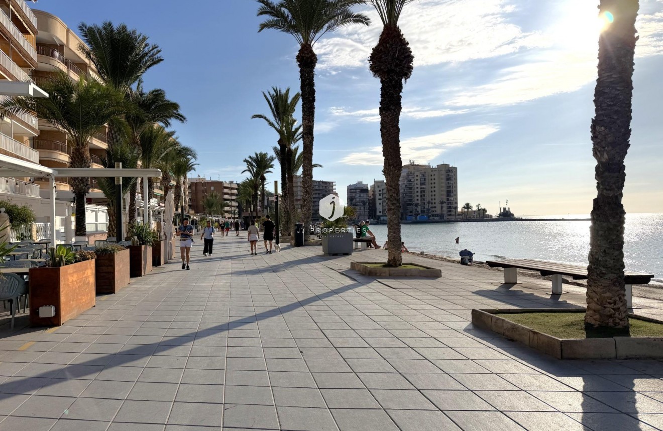 Resale - Apartment / flat -
Torrevieja - Las Piscinas Naturales