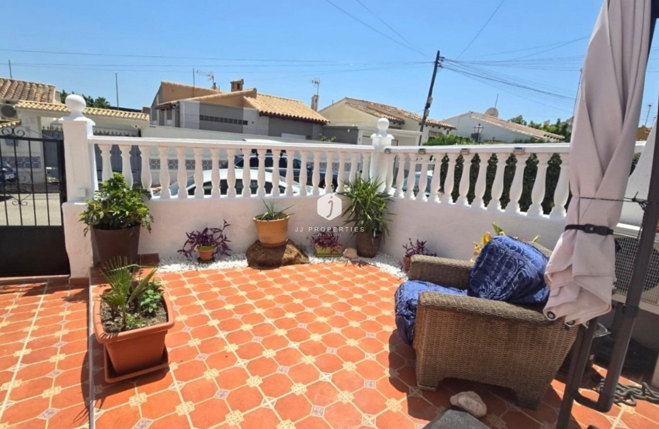Resale - Chalet -
Torrevieja - Los Balcones