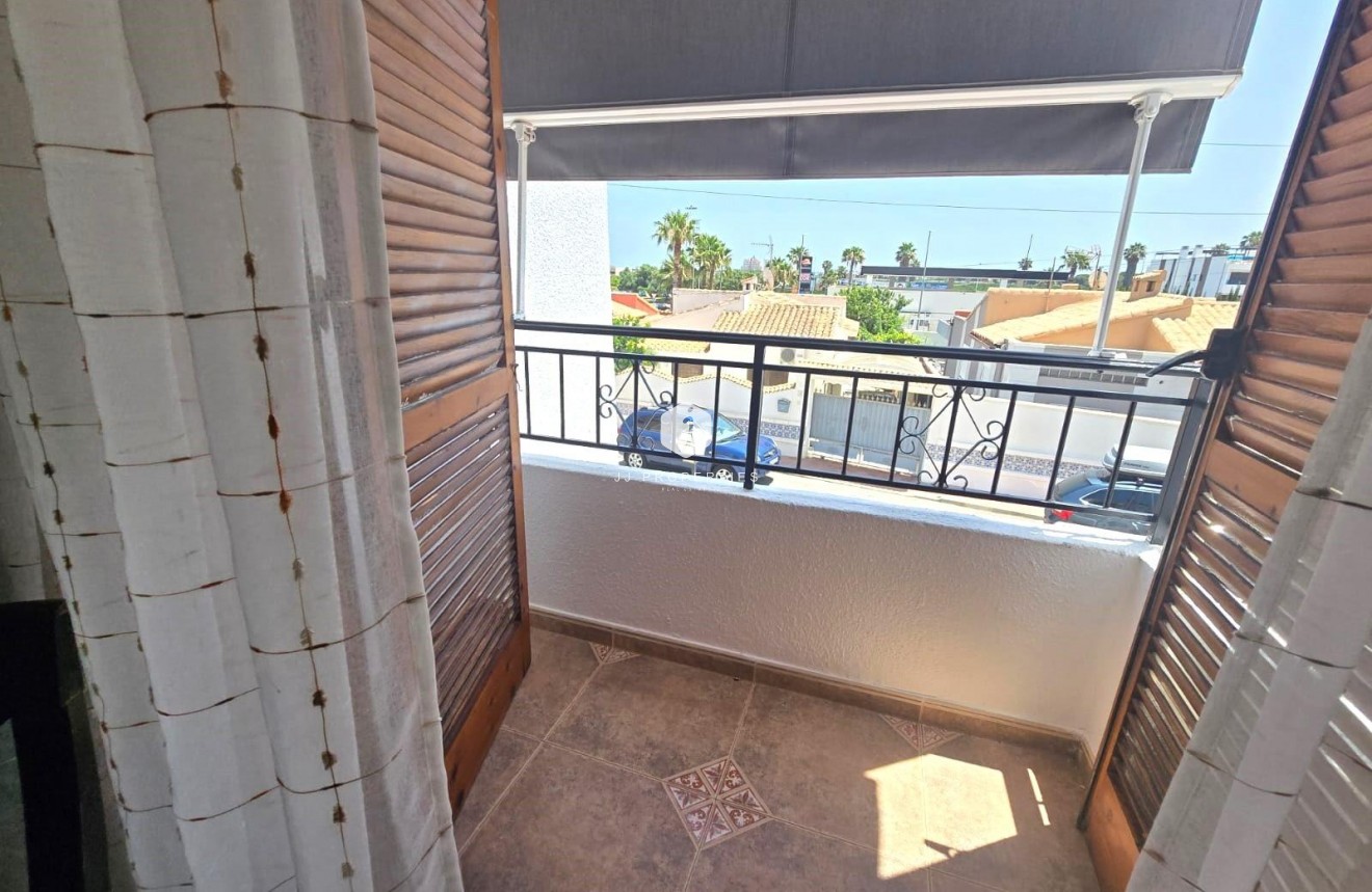 Resale - Chalet -
Torrevieja - Los Balcones