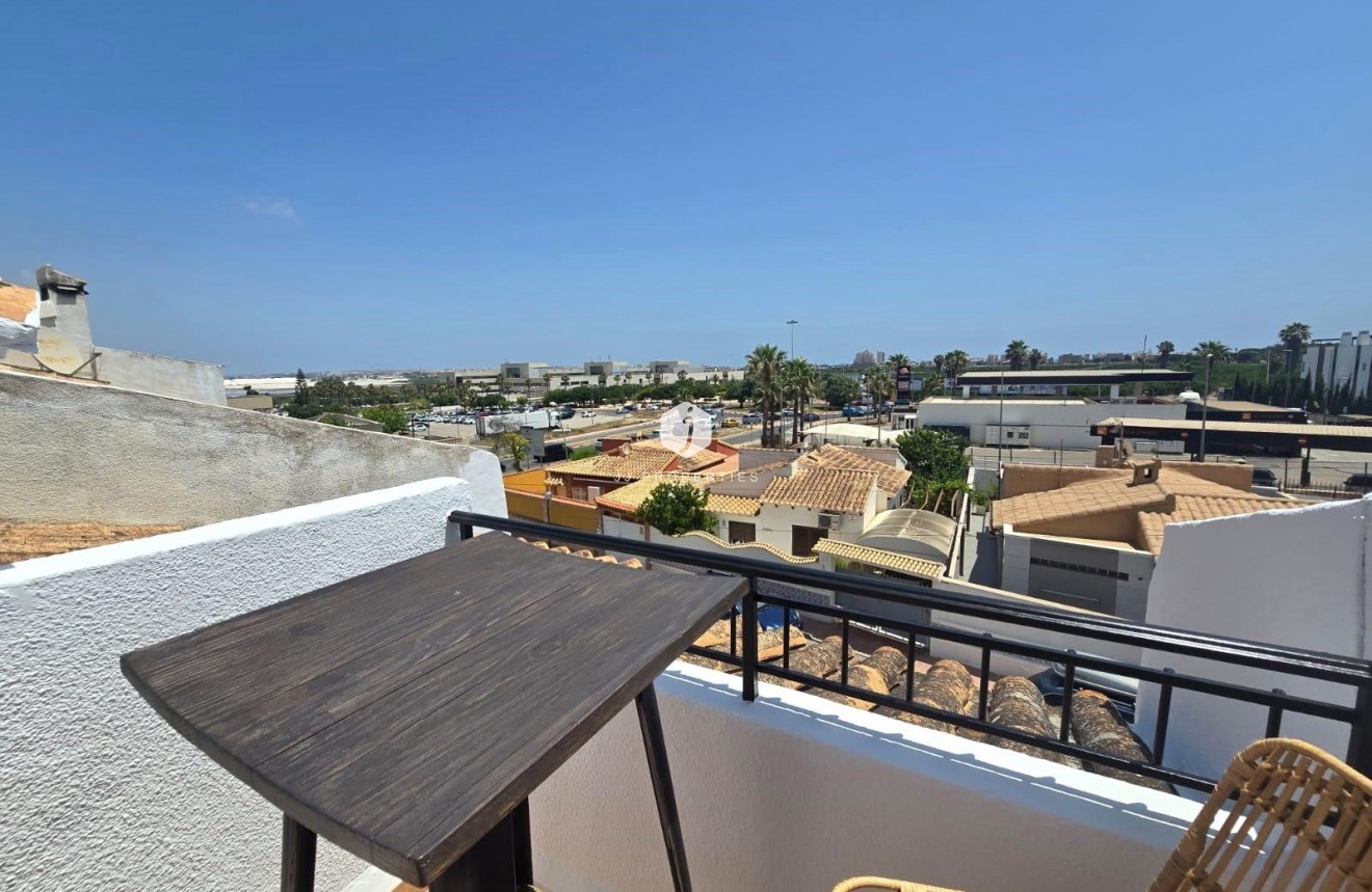 Resale - Chalet -
Torrevieja - Los Balcones