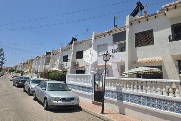 Resale - Chalet -
Torrevieja - Los Balcones