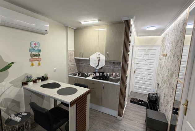 Resale - Apartment / flat -
Torrevieja - La Siesta - El Salado - Torreta