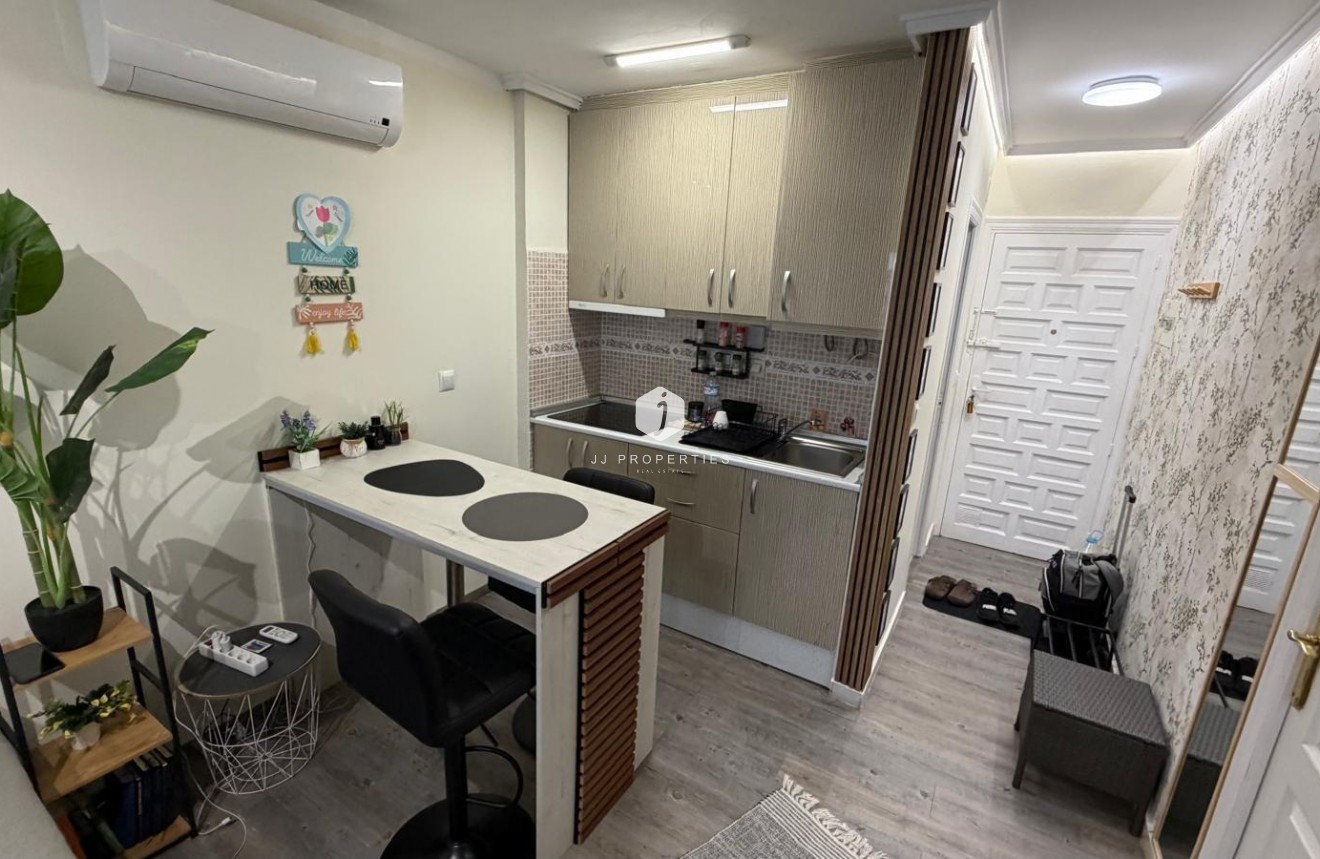 Resale - Apartment / flat -
Torrevieja - La Siesta - El Salado - Torreta