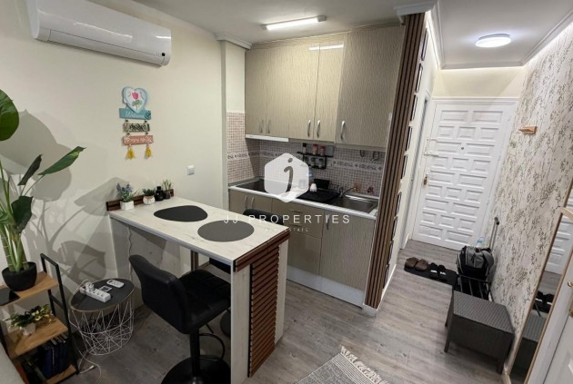 Resale - Apartment / flat -
Torrevieja - La Siesta - El Salado - Torreta