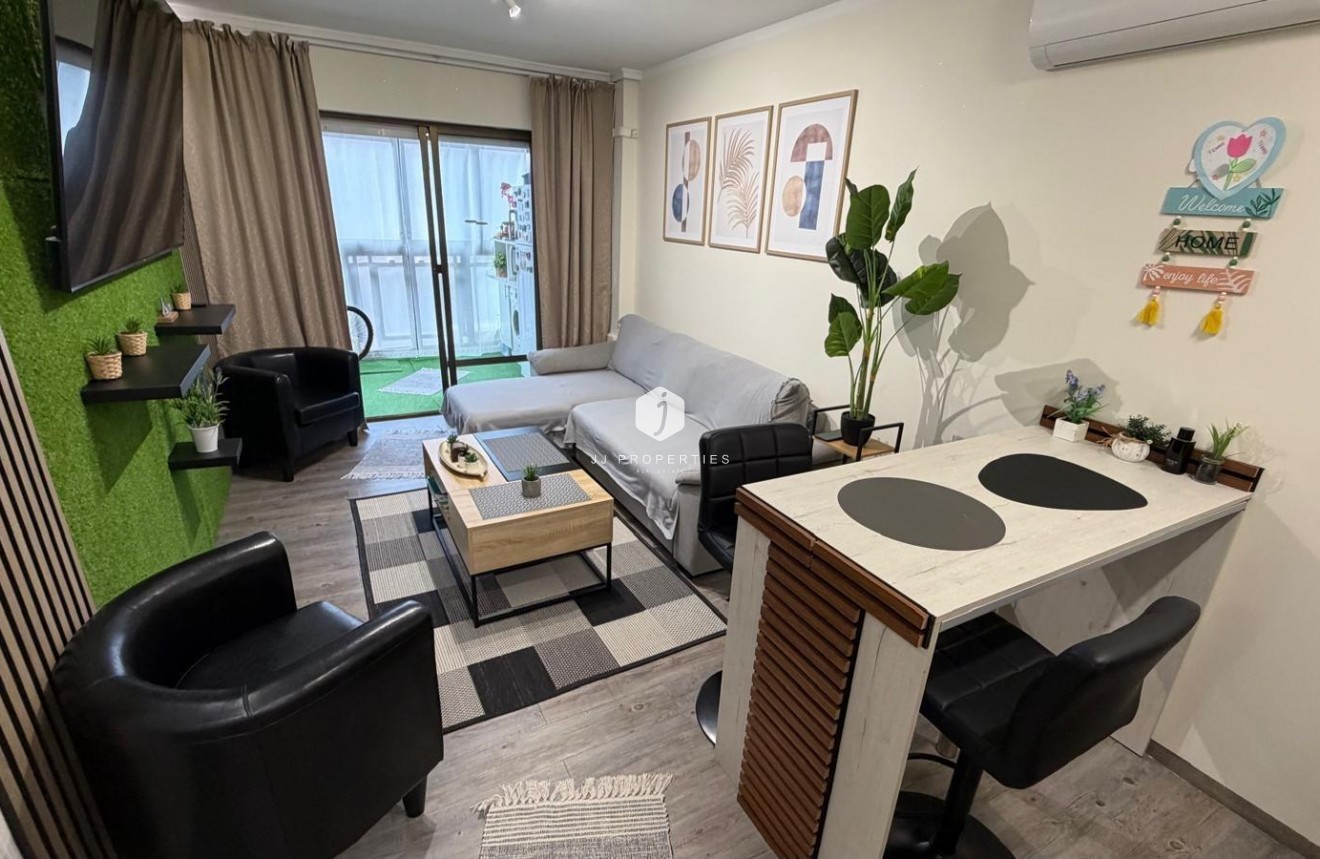 Resale - Apartment / flat -
Torrevieja - La Siesta - El Salado - Torreta