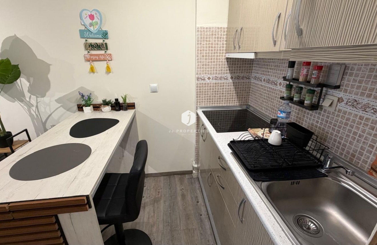 Resale - Apartment / flat -
Torrevieja - La Siesta - El Salado - Torreta