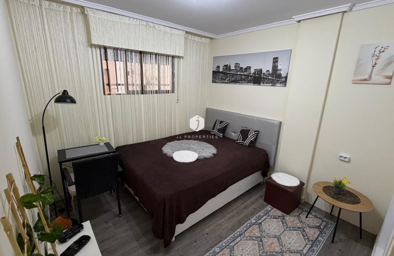 Resale - Apartment / flat -
Torrevieja - La Siesta - El Salado - Torreta
